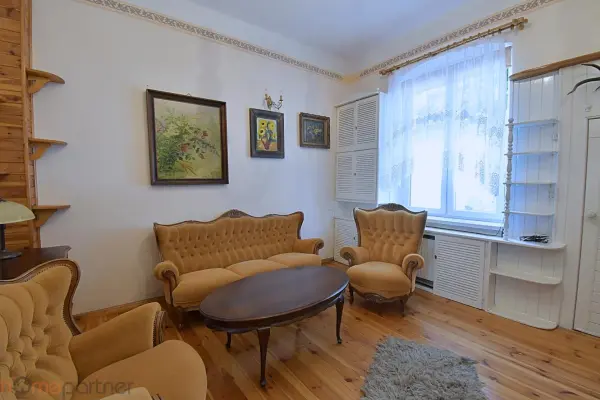 Wrocław, Krzyki, Brochów, Koreańska, Klasyczna przedwojenna willa miejska z ogrodem