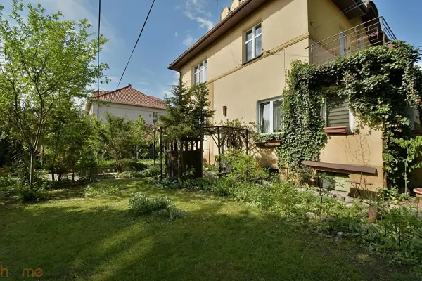 Wrocław, Krzyki, Brochów, Koreańska, Klasyczna przedwojenna willa miejska z ogrodem