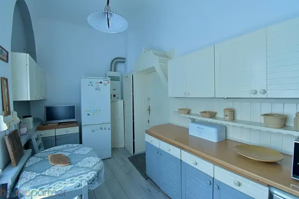 Wrocław, Krzyki, Brochów, Koreańska, Klasyczna przedwojenna willa miejska z ogrodem