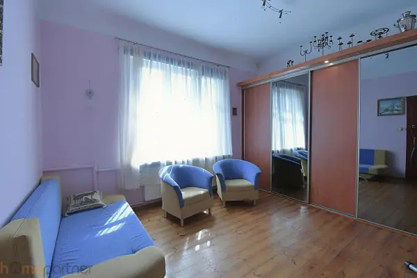 Wrocław, Krzyki, Brochów, Koreańska, Klasyczna przedwojenna willa miejska z ogrodem