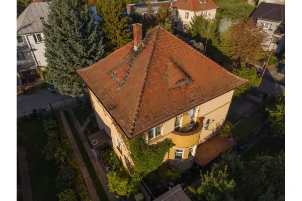 Wrocław, Krzyki, Brochów, Koreańska, Klasyczna przedwojenna willa miejska z ogrodem
