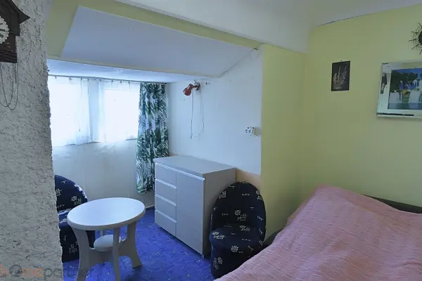 Wrocław, Krzyki, Brochów, Koreańska, Klasyczna przedwojenna willa miejska z ogrodem