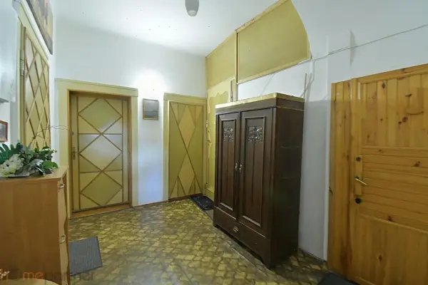 Wrocław, Krzyki, Brochów, Koreańska, Klasyczna przedwojenna willa miejska z ogrodem