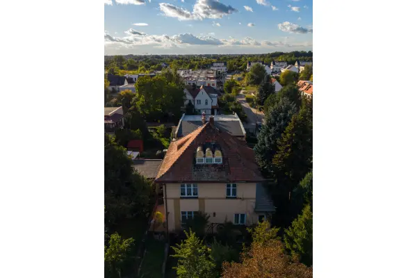 Wrocław, Krzyki, Brochów, Koreańska, Klasyczna przedwojenna willa miejska z ogrodem