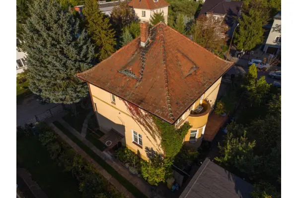 Wrocław, Krzyki, Brochów, Koreańska, Klasyczna przedwojenna willa miejska z ogrodem