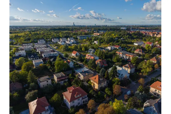 Wrocław, Krzyki, Brochów, Koreańska, Klasyczna przedwojenna willa miejska z ogrodem