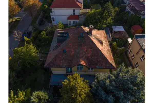 Wrocław, Krzyki, Brochów, Koreańska, Klasyczna przedwojenna willa miejska z ogrodem