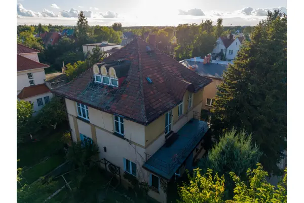 Wrocław, Krzyki, Brochów, Koreańska, Klasyczna przedwojenna willa miejska z ogrodem